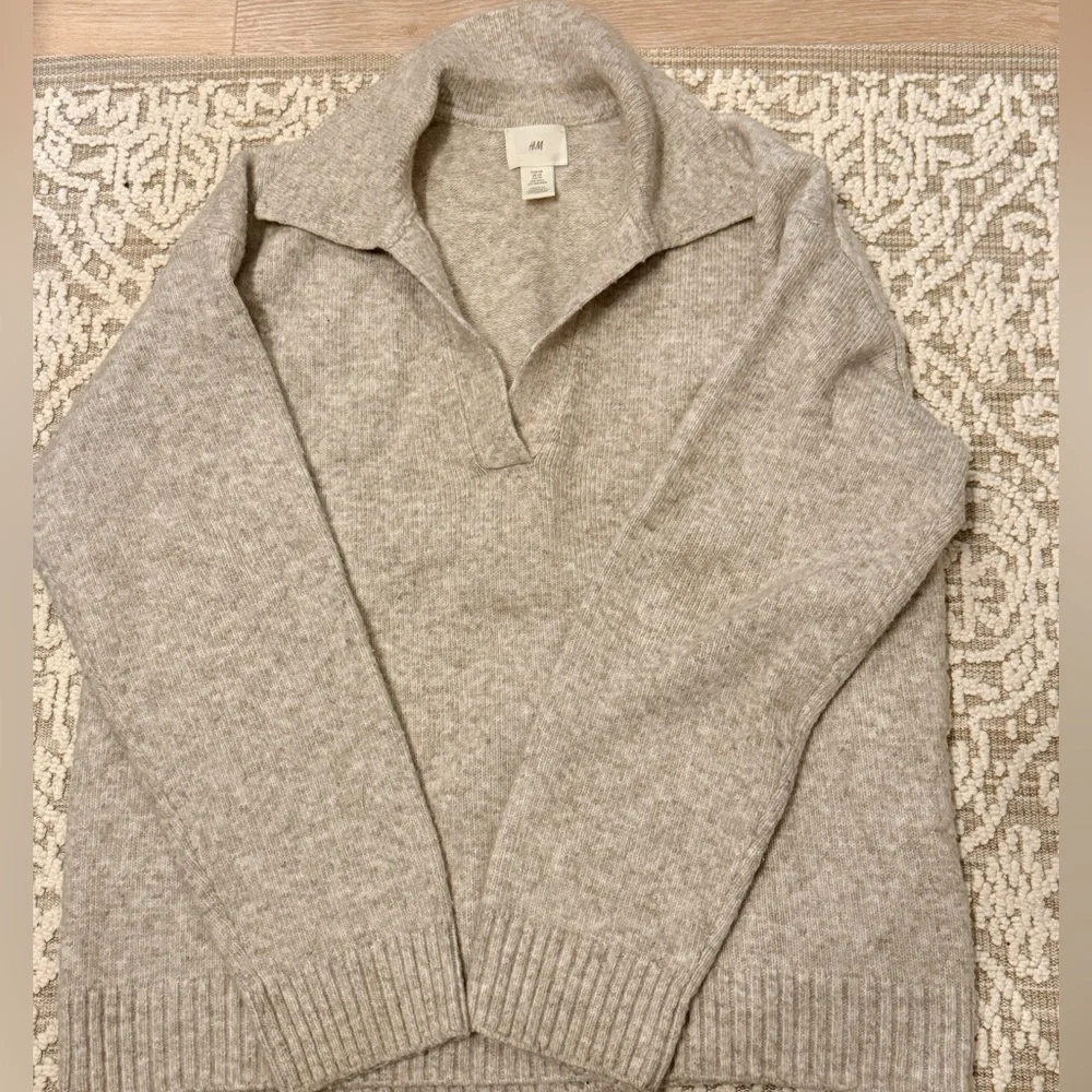 H&M Beige V-Neck Sweater - Picture 3 of 5